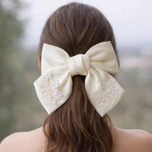 🚨🚨🚨Elegante Cream Bow With Lace Details. Bundle 3 Ítems For 15 ✨